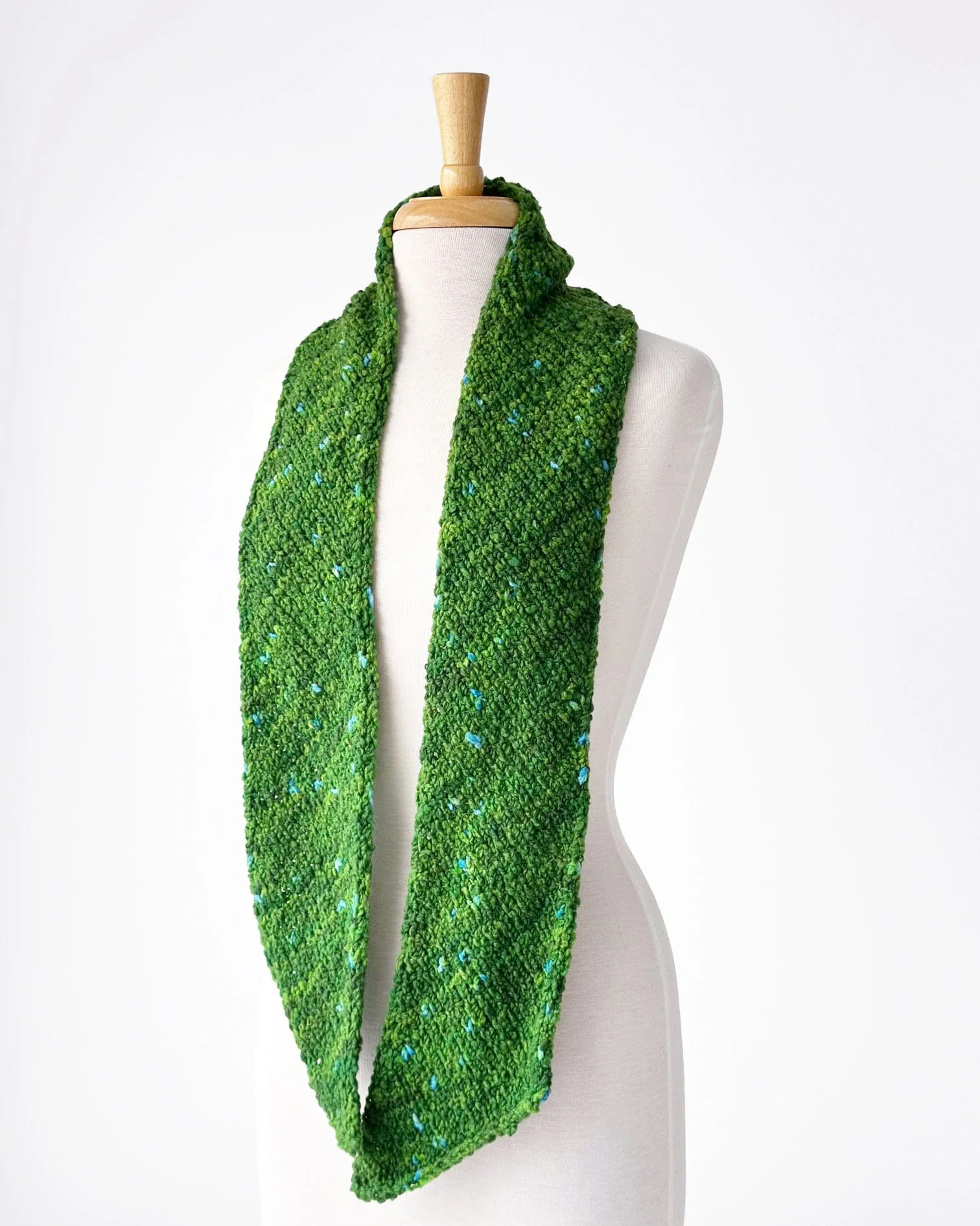Cozy Scarflette Pattern for Fiction Fiber Bulky Boucle - Image 4