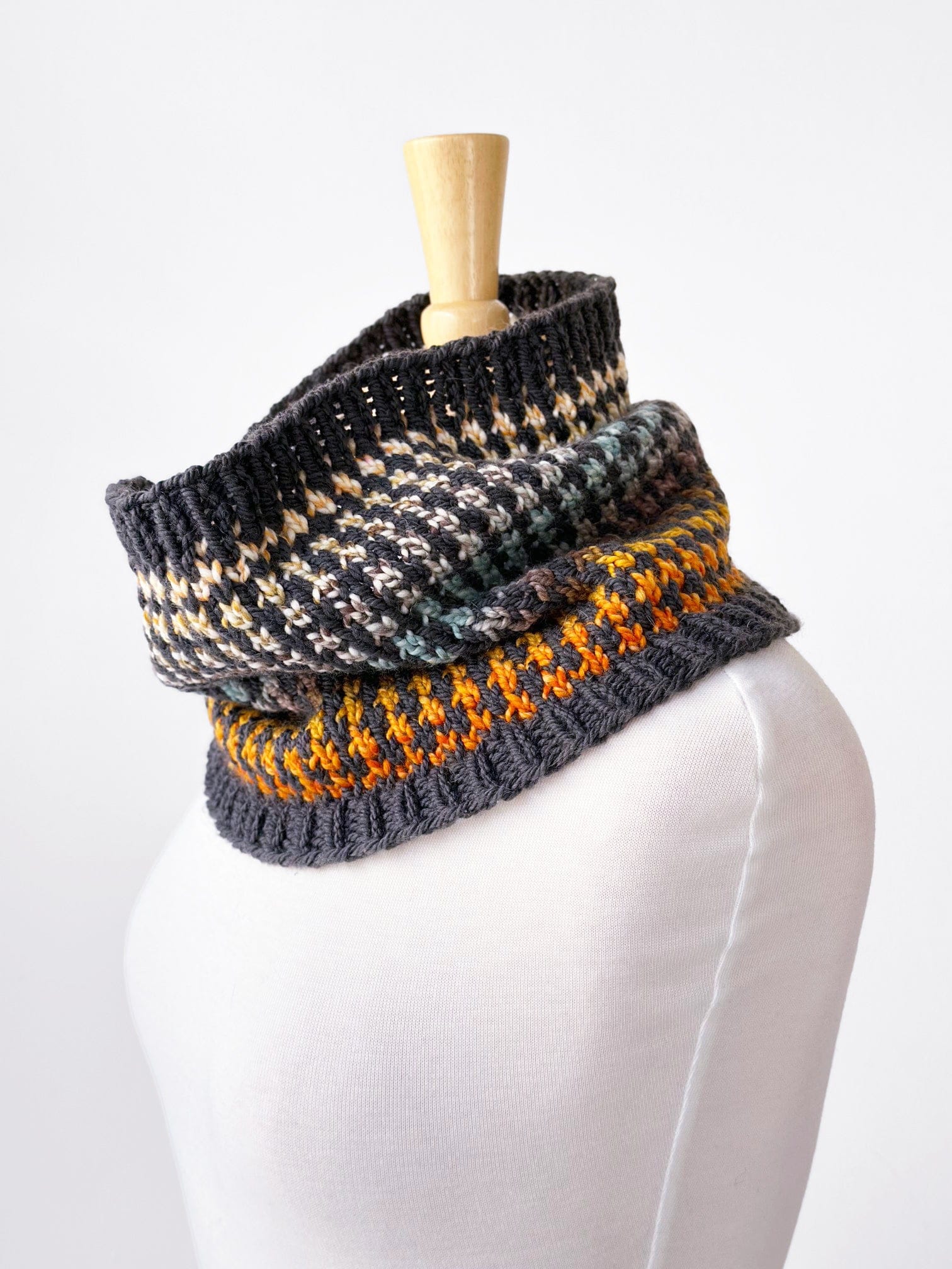 Houndstooth Cowl Pattern - Image 2
